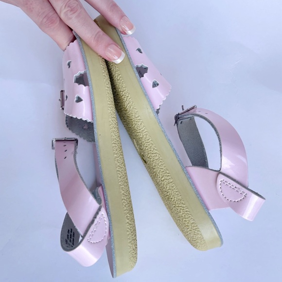SOLD - NEW Pink Sweetheart Sandals Big Kids 13 - Picture 4 of 10